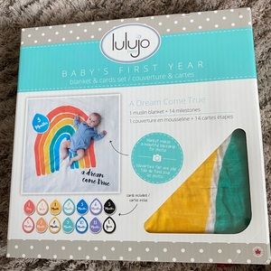 Lulujo Baby rainbow blanket with month cards